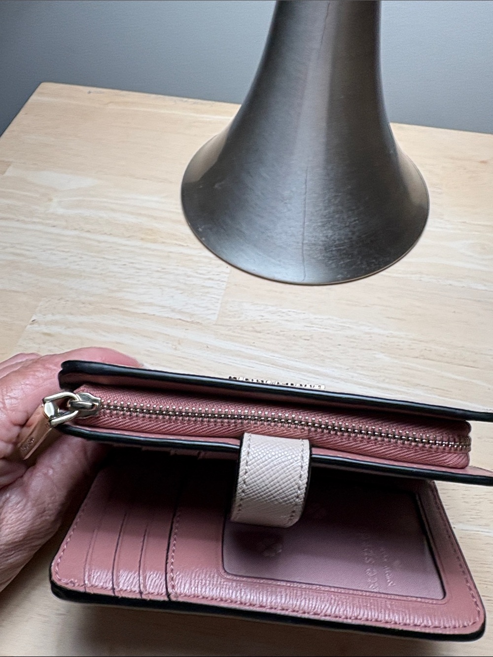 kate spade two-tone leather wallet in beige and black - Picture 7 of 9